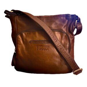 Fossil Brown Leather Crossbody Bag with Adjustable Strap and Vintage Look